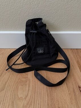 ALO Yoga Utility Crossbody Bucket Bag Black